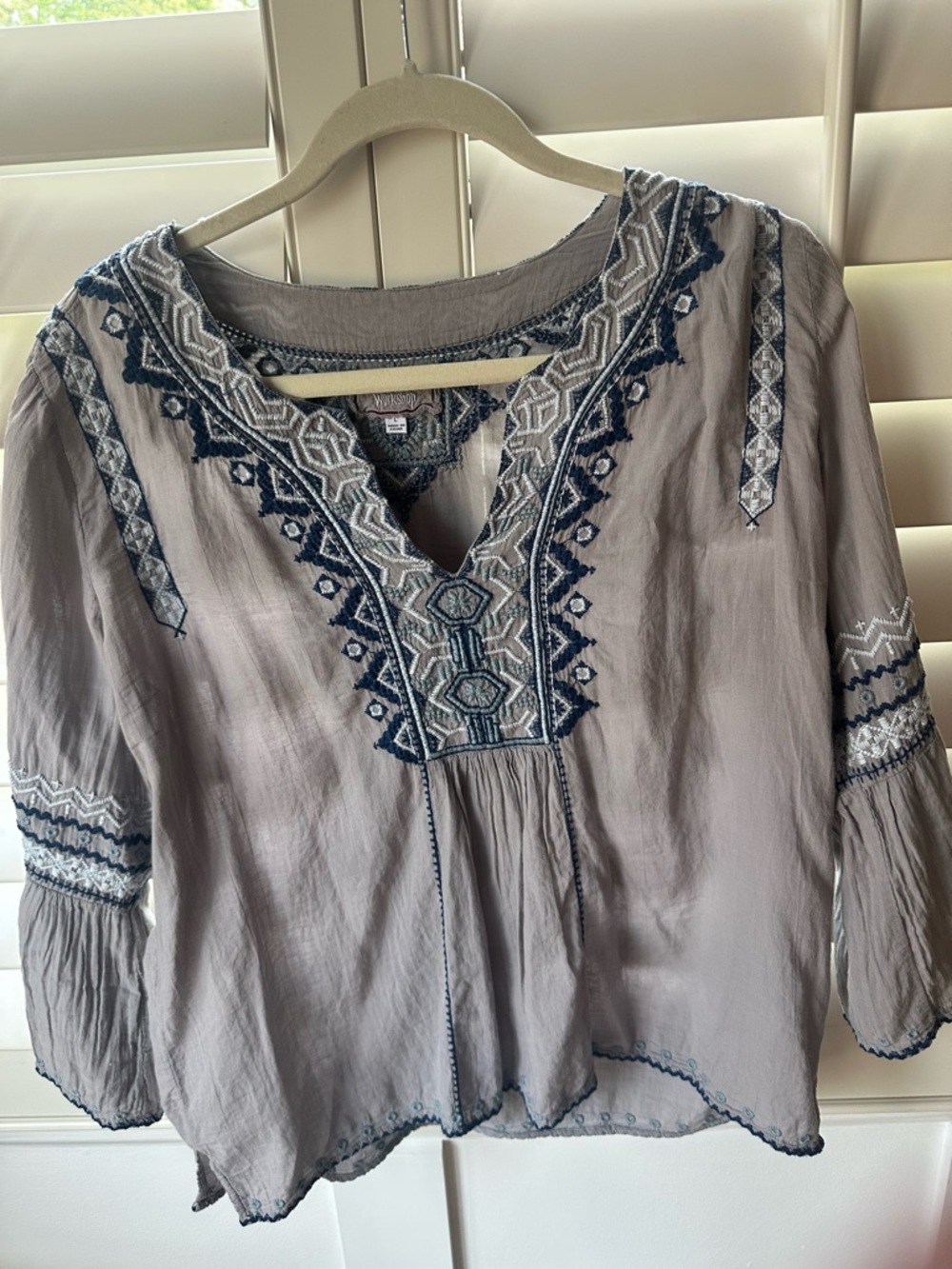 Embroidered V-Neck Women's Top in Light Gray with Navy Detail